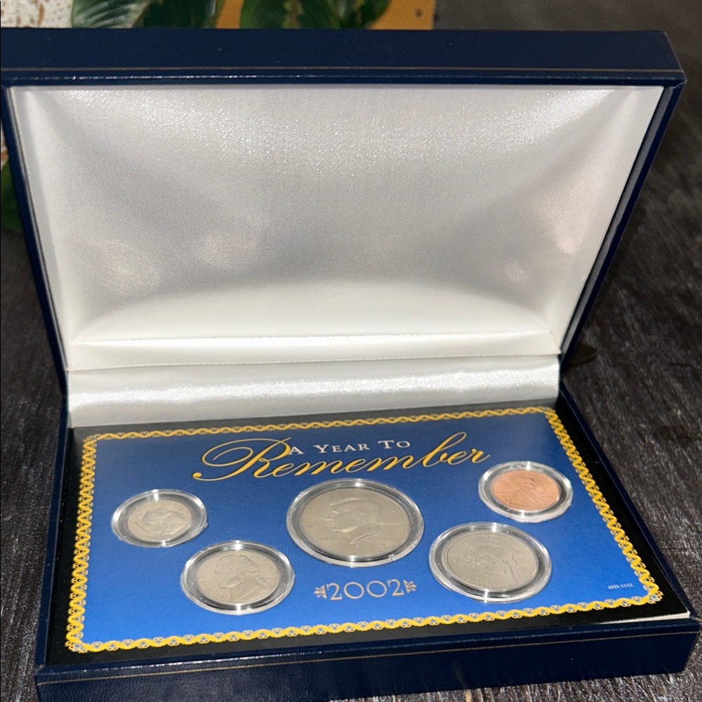 2002 Year to Remember Coin Set in Blue Case